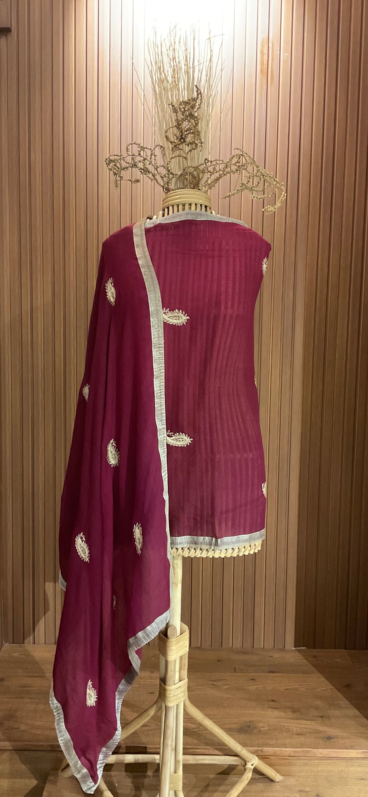 The Traditional Zardozi Hand Emberoidery Paisley Stole Set
